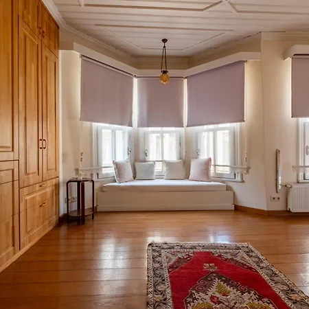 House With Terrace In Sultanahmet