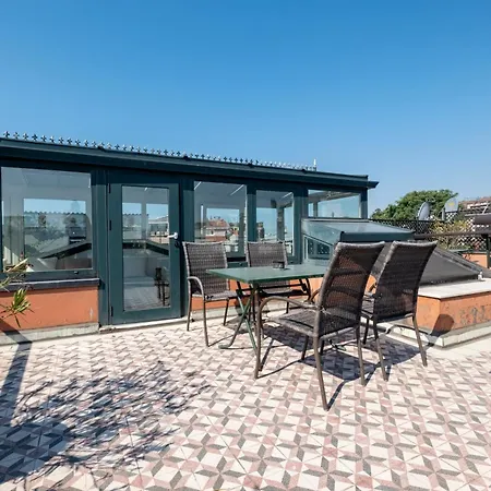 House With Terrace In Sultanahmet *